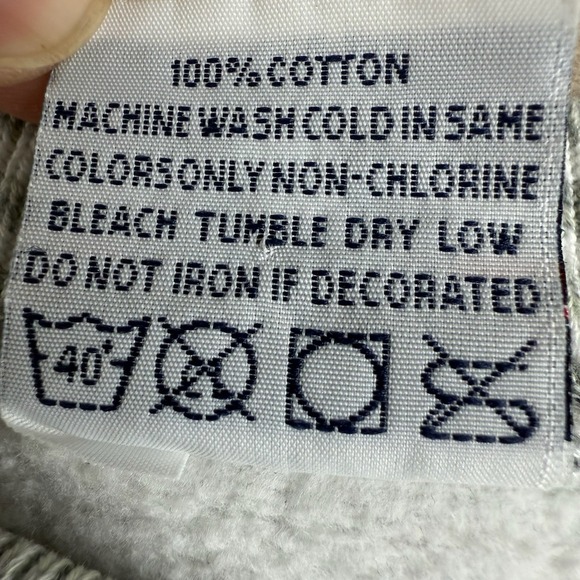 Vintage Classic Sweatshirt Men XL White Wolves Cabin Winter Scene USA - Picture 4 of 10